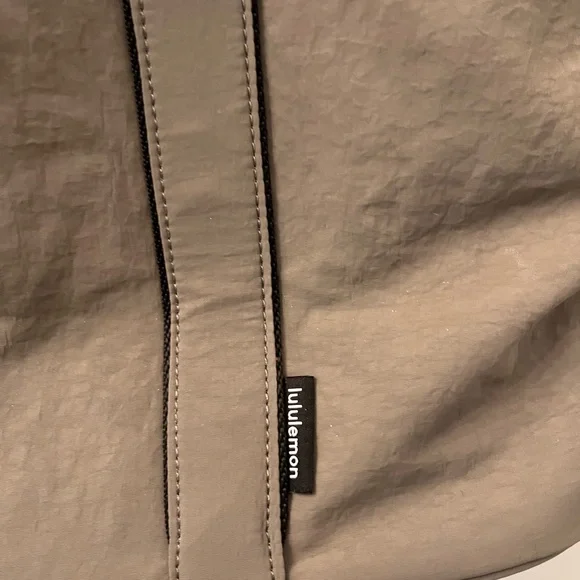 Lululemon Multi-Pocket Tote Bag - Picture 4 of 8